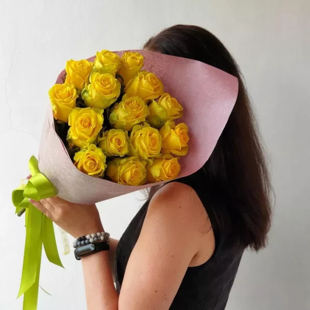 15 yellow roses