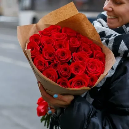 25 красных роз