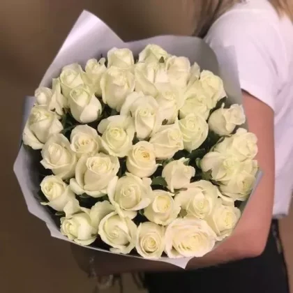 35 white roses