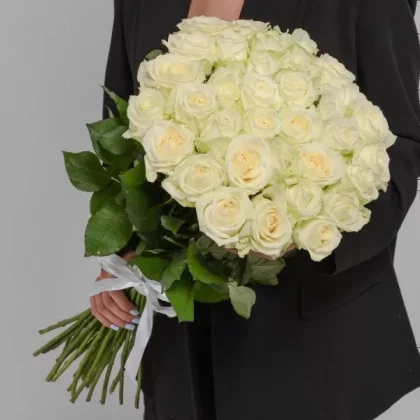 35 white roses